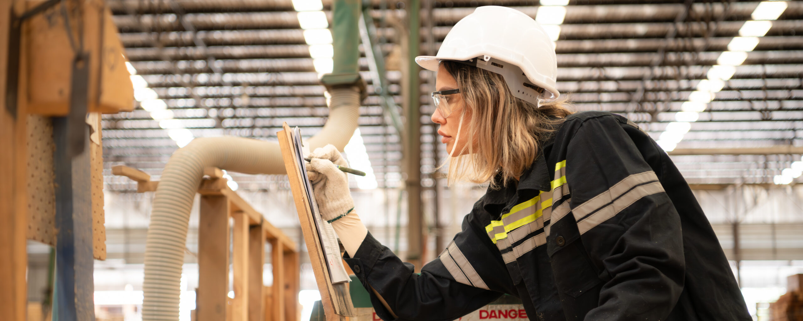 warehouse material handling by employee